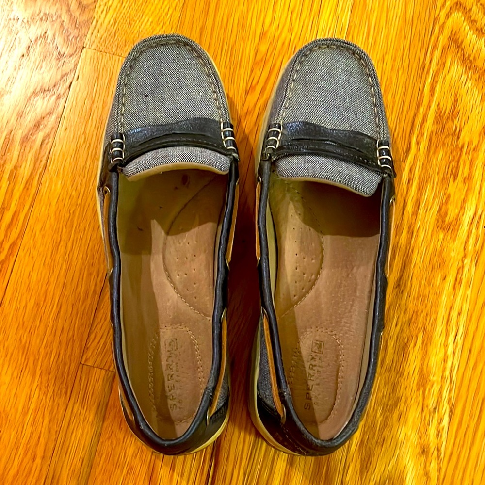 Blue Sperry topsider, women’s size 7. Great condition